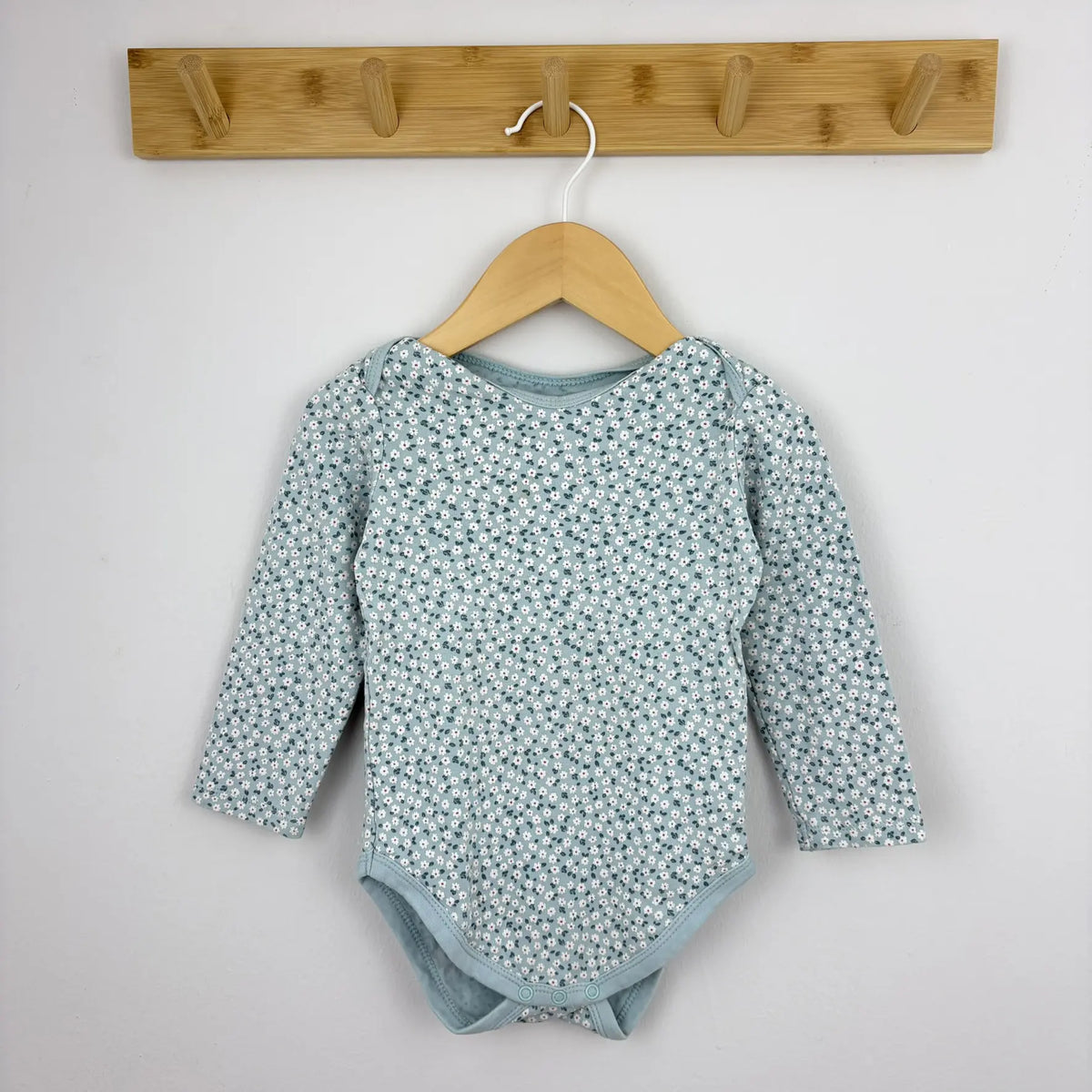 C&A apróvirágos mintás baba body 92 kék – teljes nézet