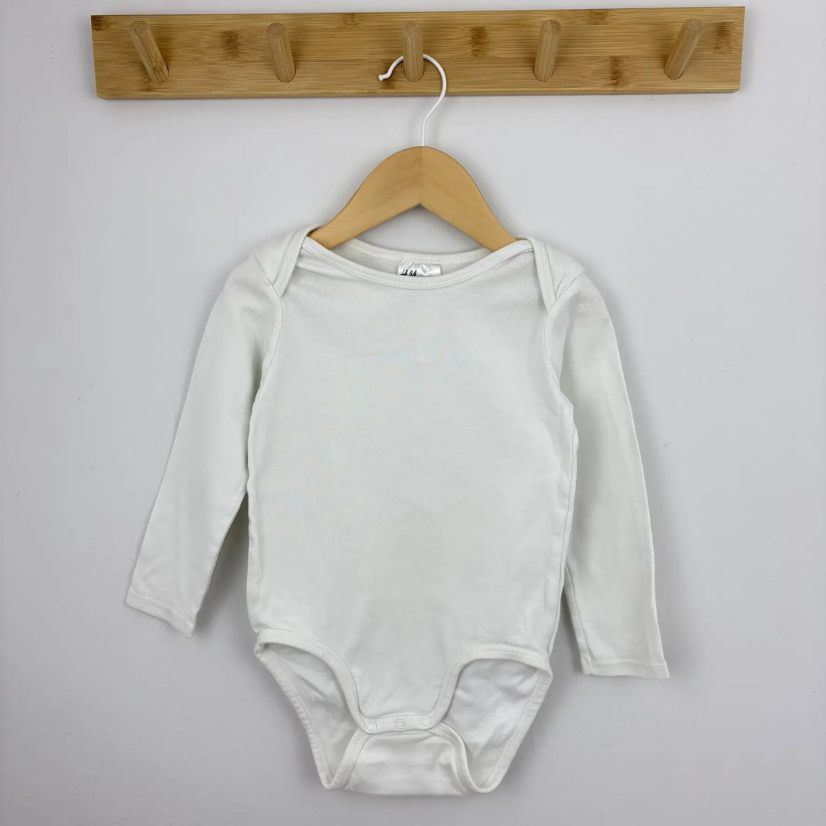 H&M egyszínű hosszú ujjú baba body 92 krém