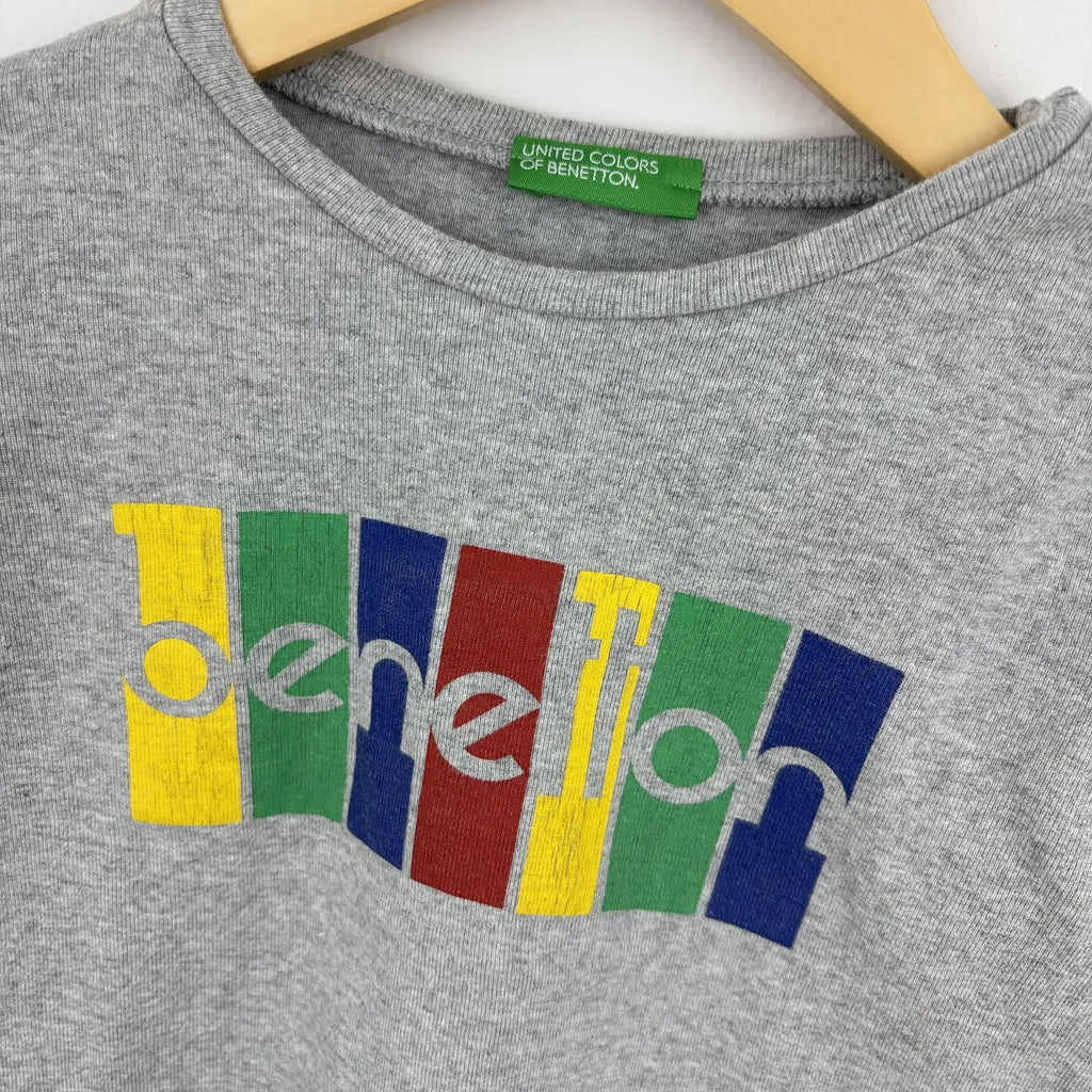 United Colors of Benetton logós hosszú ujjú póló 104 szürke – logó közelről