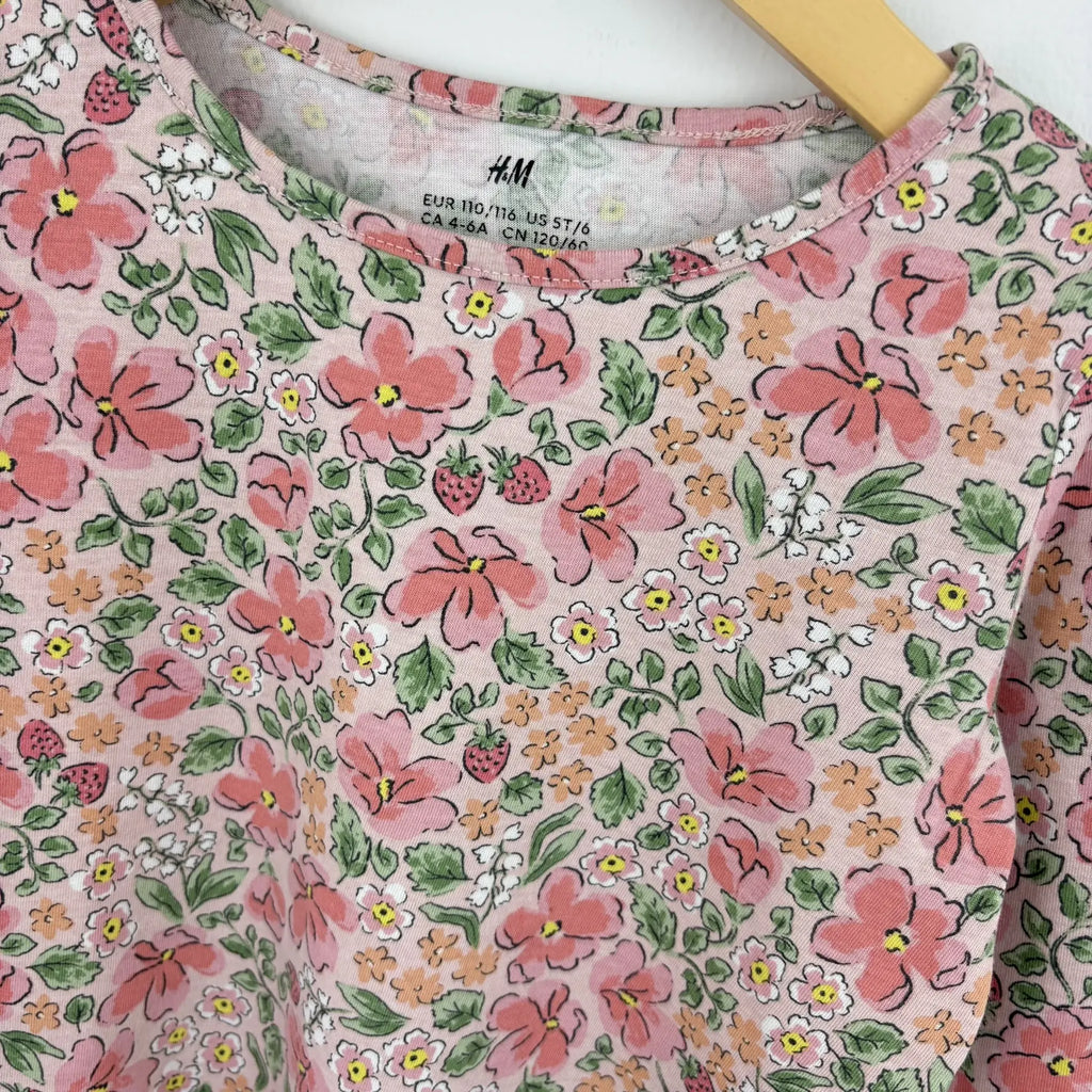 H&M virágos epres mintás hosszú ujjú póló 110 116 rózsaszín – minta közelről