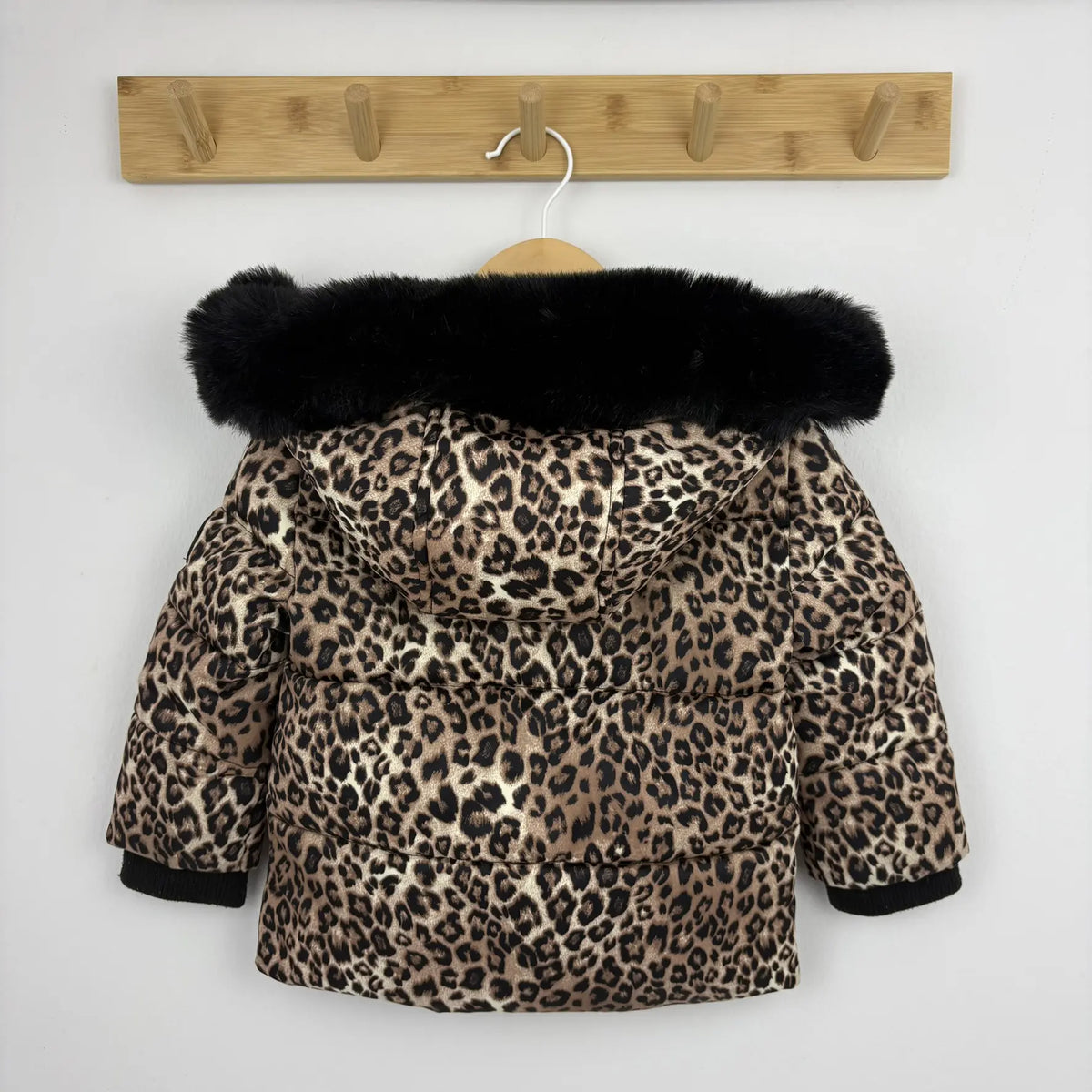 Leopárdmintás River Island kabát hátulról