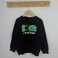 Fekete Inextenso pulóver zöld gördeszkás grafikával és In the street felirattal
