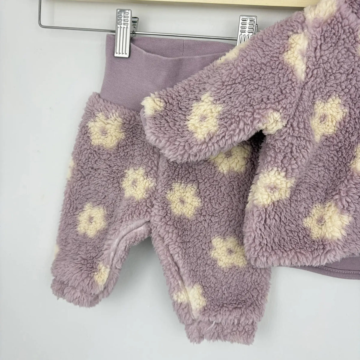 H&M lila virágmintás bolyhos szett kapucnis felsővel és nadrággal
