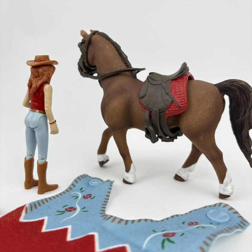 Schleich Horse Club: Hannah & Cayenne (42539) + Schleich Takaró és kötőfék (42459)