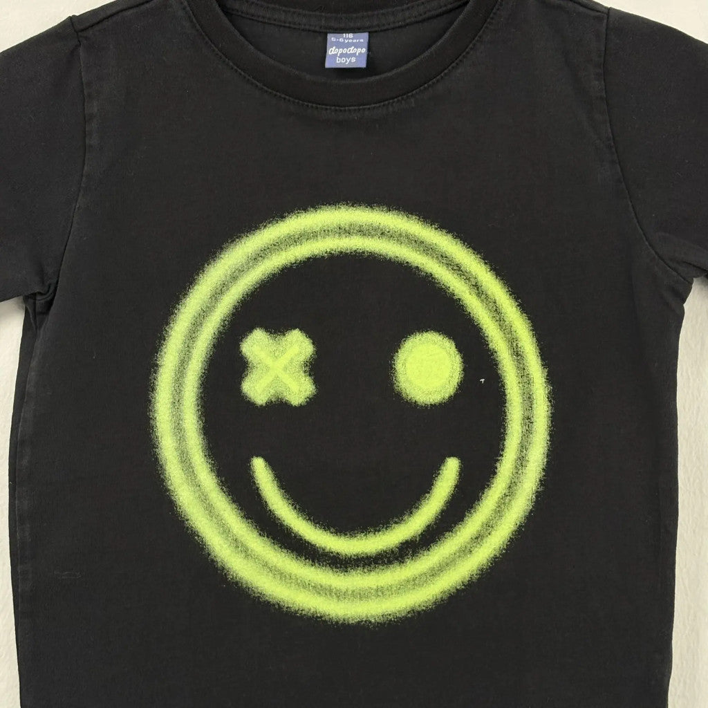 Dopodopo fekete smiley mintás póló 116