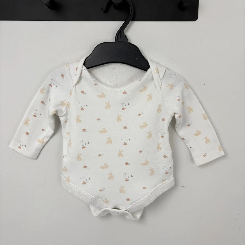 Fehér nyuszis baba body 56