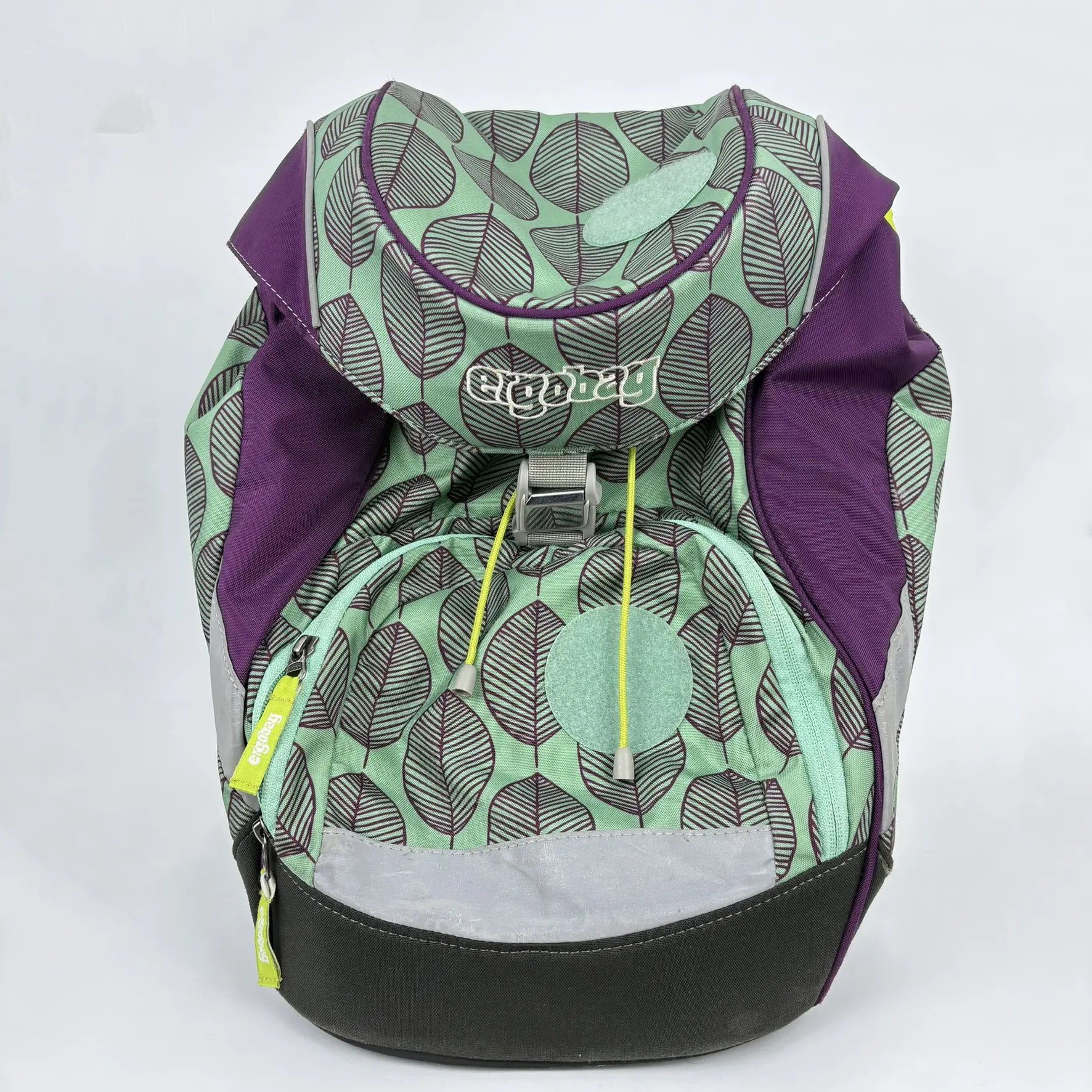 Ergobag iskolatáska lila-zöld tornazsákkal