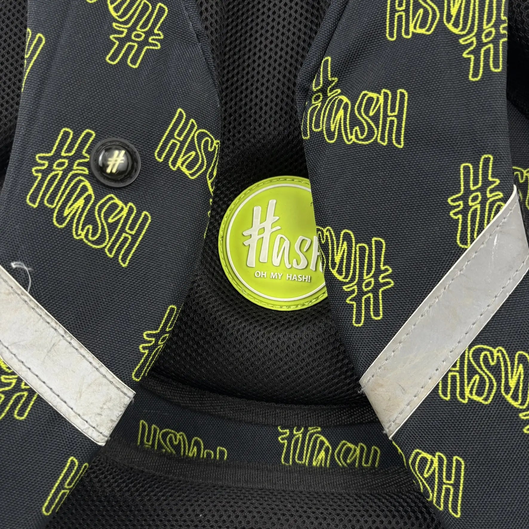 Hash ergonomikus iskolatáska fekete neon zöld
