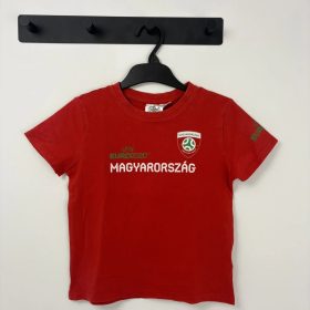 Piros UEFA EURO 2020 Magyarország póló, fiú (122-128)