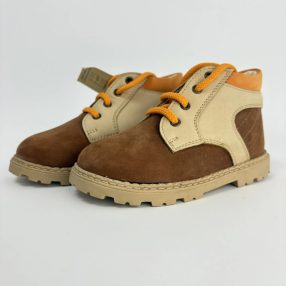 Barna-bézs fűzős kisfiú bakancs 23